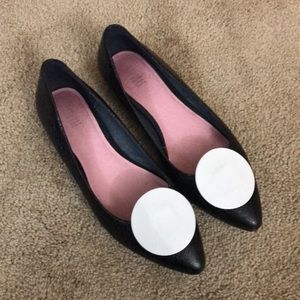 White circle black flat